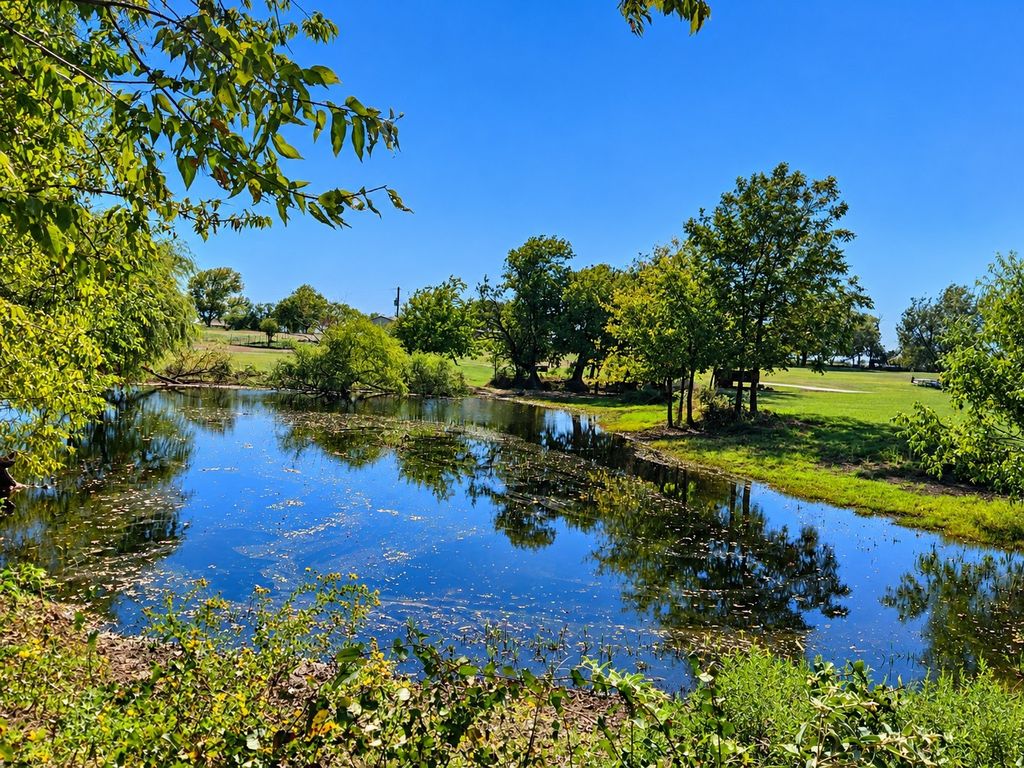 380 Pleasant View Drive, Bridgeport, TX 76426
