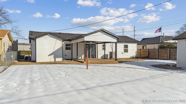 104 W 11th Street, Owasso, OK 74055