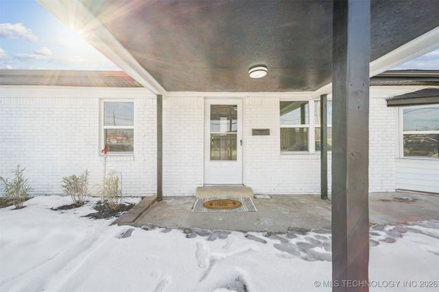 104 W 11th Street, Owasso, OK 74055