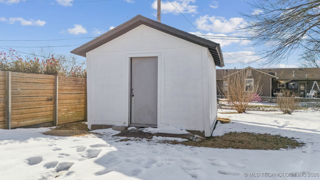 104 W 11th Street, Owasso, OK 74055