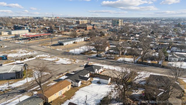 104 W 11th Street, Owasso, OK 74055