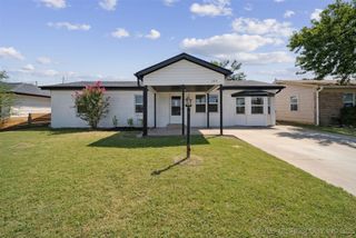 104 W 11th Street, Owasso, OK 74055