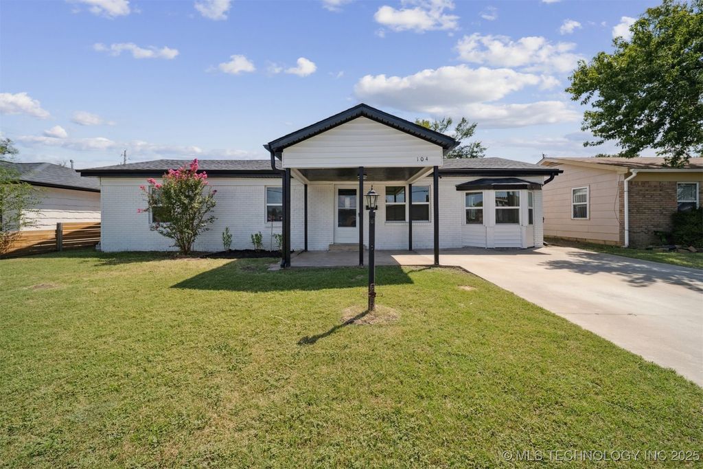 104 W 11th Street, Owasso, OK 74055