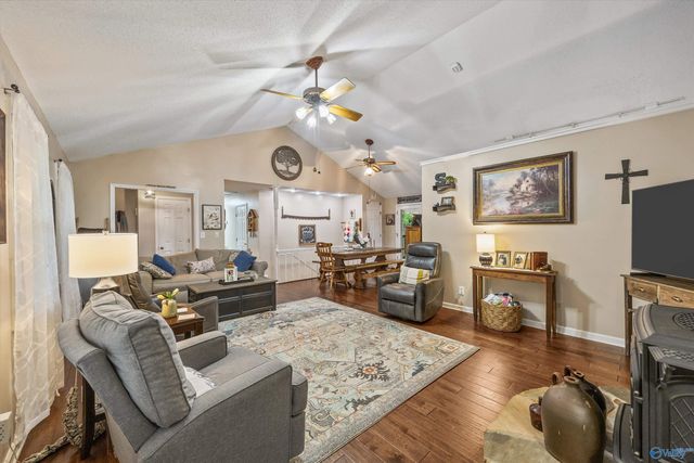 154 Dea Thomas Road, Hazel Green, AL 35750