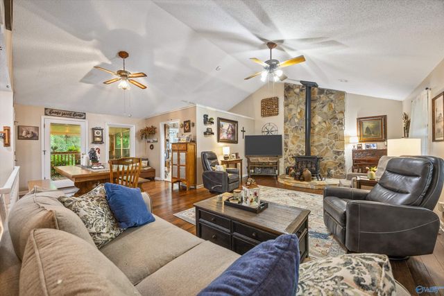 154 Dea Thomas Road, Hazel Green, AL 35750