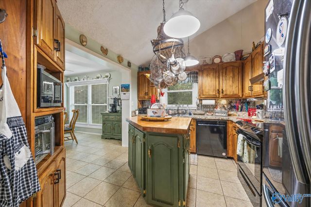 154 Dea Thomas Road, Hazel Green, AL 35750