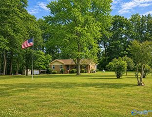 154 Dea Thomas Road, Hazel Green, AL 35750