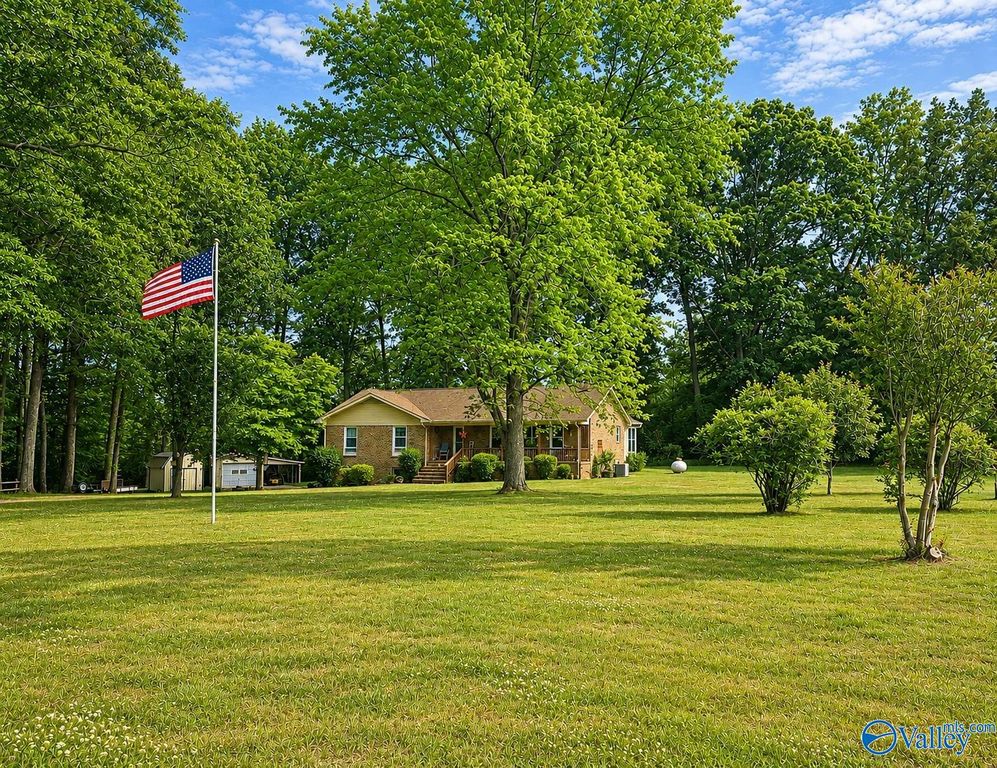 154 Dea Thomas Road, Hazel Green, AL 35750