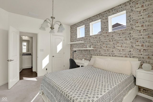 5175 Peachtree Road, Zionsville, IN 46077