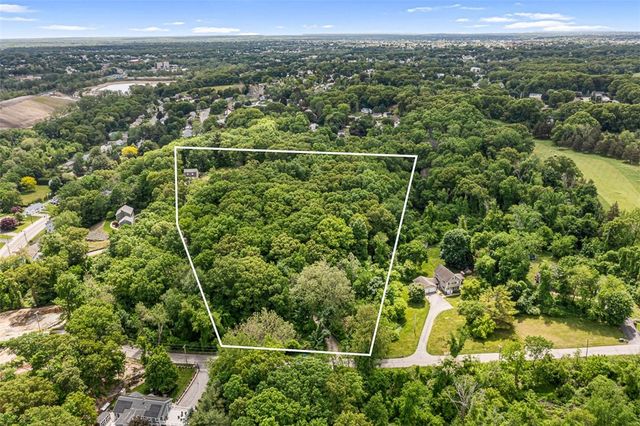 41 dexter rock Road, Lincoln, RI 02865