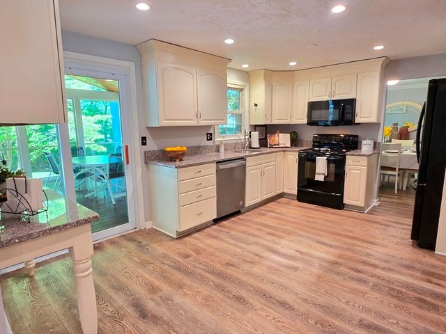 7 Whippoorwill Ln, Ashland, MA 01721