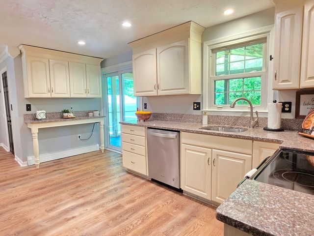 7 Whippoorwill Ln, Ashland, MA 01721