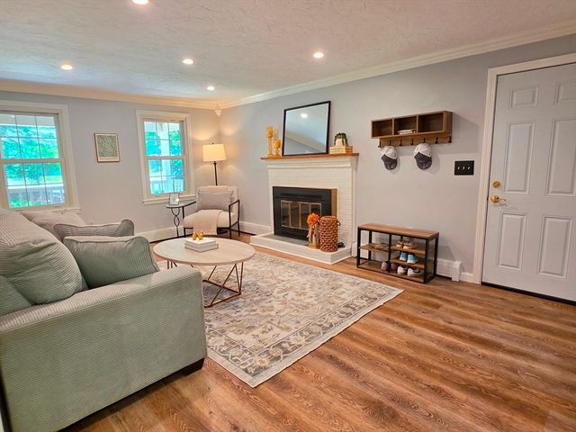7 Whippoorwill Ln, Ashland, MA 01721
