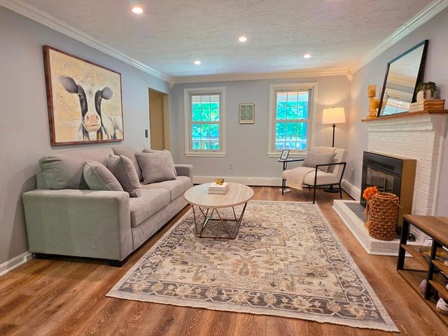 7 Whippoorwill Ln, Ashland, MA 01721