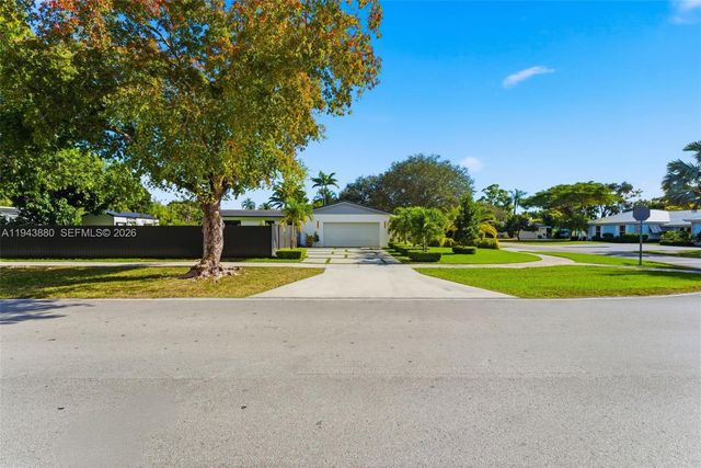 8625 SW 147th St, Palmetto Bay, FL 33158