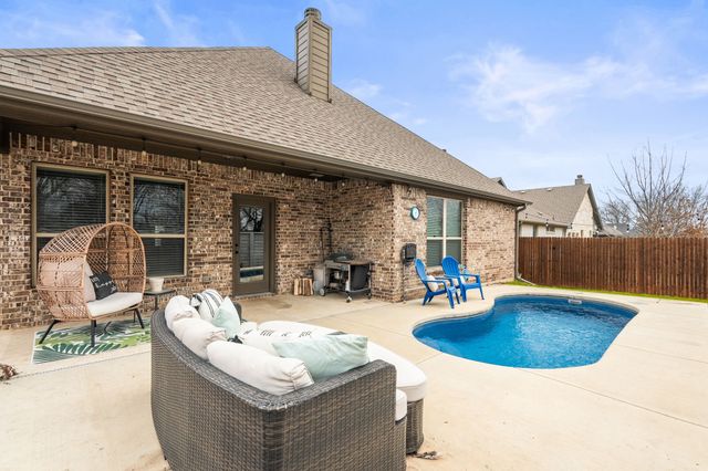 421 Monarch Way, Justin, TX 76247
