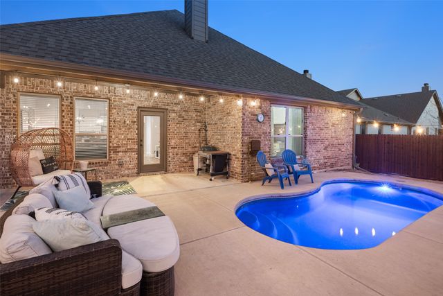 421 Monarch Way, Justin, TX 76247