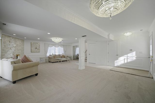 606 S Arlington Heights Road, Arlington Heights, IL 60005