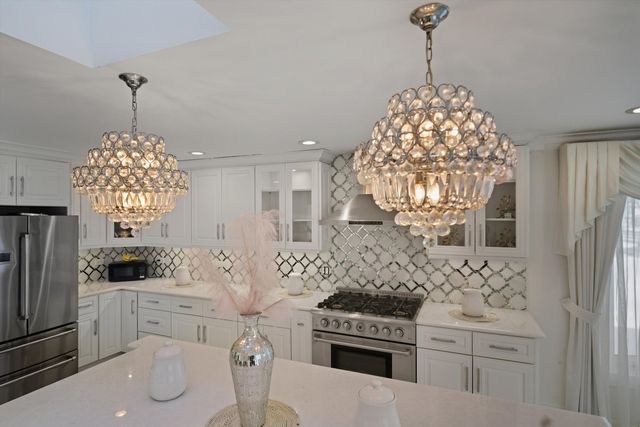 606 S Arlington Heights Road, Arlington Heights, IL 60005