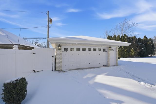 606 S Arlington Heights Road, Arlington Heights, IL 60005