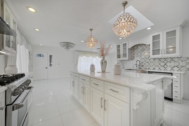 606 S Arlington Heights Road, Arlington Heights, IL 60005