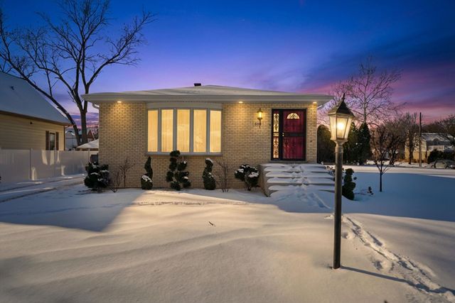 606 S Arlington Heights Road, Arlington Heights, IL 60005