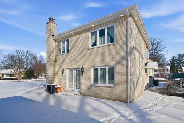 606 S Arlington Heights Road, Arlington Heights, IL 60005