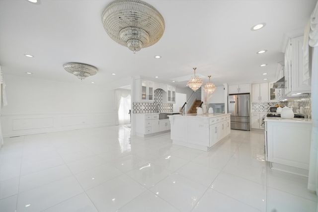 606 S Arlington Heights Road, Arlington Heights, IL 60005