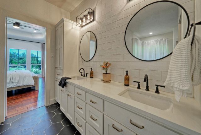 1902 Lakeway BLVD, Lakeway, TX 78734