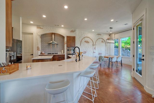 1902 Lakeway BLVD, Lakeway, TX 78734