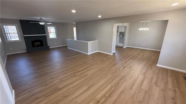 22 Locust Lane, Warrensburg, MO 64093