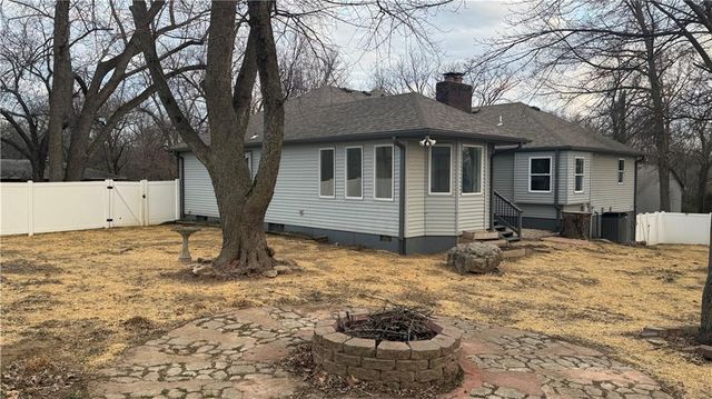 22 Locust Lane, Warrensburg, MO 64093