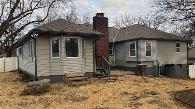 22 Locust Lane, Warrensburg, MO 64093