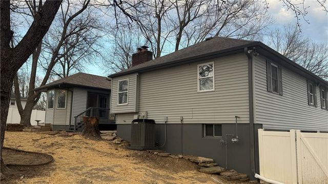 22 Locust Lane, Warrensburg, MO 64093