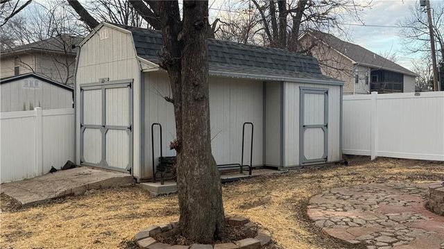 22 Locust Lane, Warrensburg, MO 64093