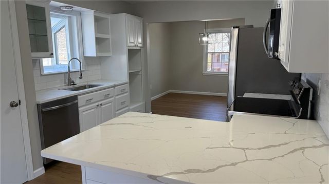 22 Locust Lane, Warrensburg, MO 64093