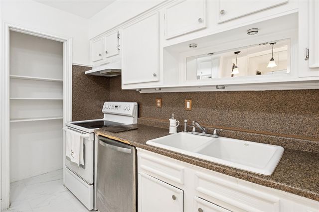 11540 Chimney Rock Road 112, Houston, TX 77035