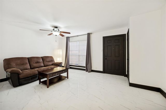 11540 Chimney Rock Road 112, Houston, TX 77035