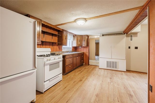 9151 State Route 5 And 20, West Bloomfield, NY 14469