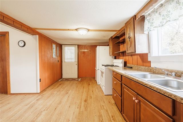 9151 State Route 5 And 20, West Bloomfield, NY 14469