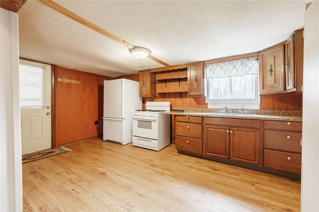 9151 State Route 5 And 20, West Bloomfield, NY 14469