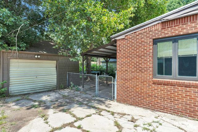 633 S Broadview, Wichita, KS 67218