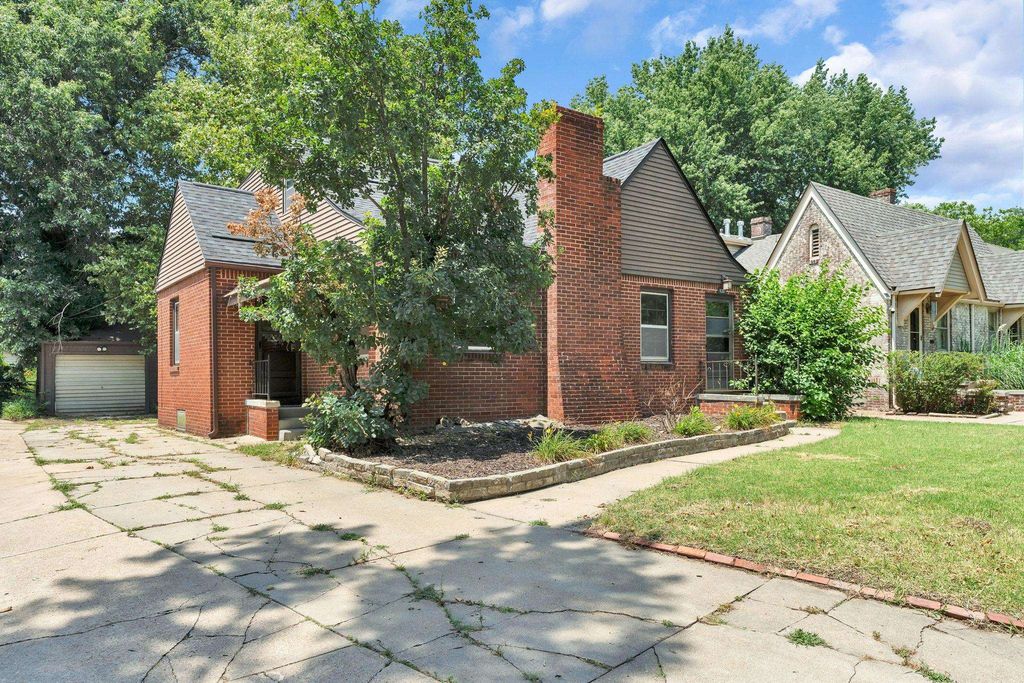 633 S Broadview, Wichita, KS 67218
