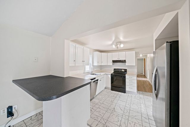 13 Atwood St, Kingston, MA 02364