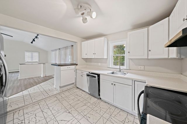 13 Atwood St, Kingston, MA 02364