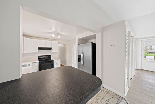 13 Atwood St, Kingston, MA 02364