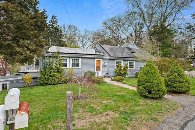 13 Atwood St, Kingston, MA 02364