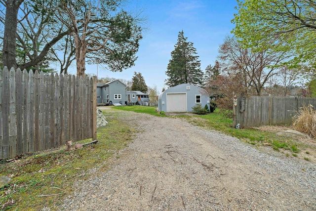13 Atwood St, Kingston, MA 02364