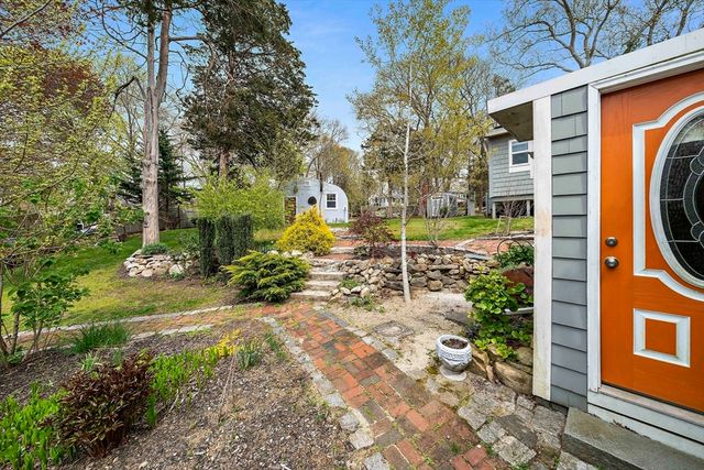 13 Atwood St, Kingston, MA 02364