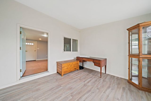 13 Atwood St, Kingston, MA 02364